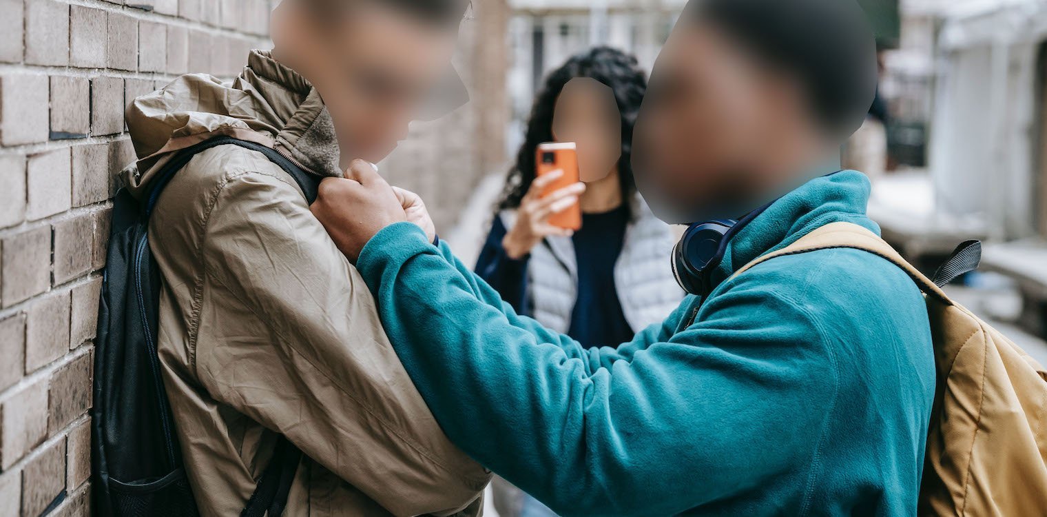 Σχολική βία: Πρόληψη και αυστηρές ποινές τα «όπλα στη φαρέτρα» του υπουργείου Παιδείας