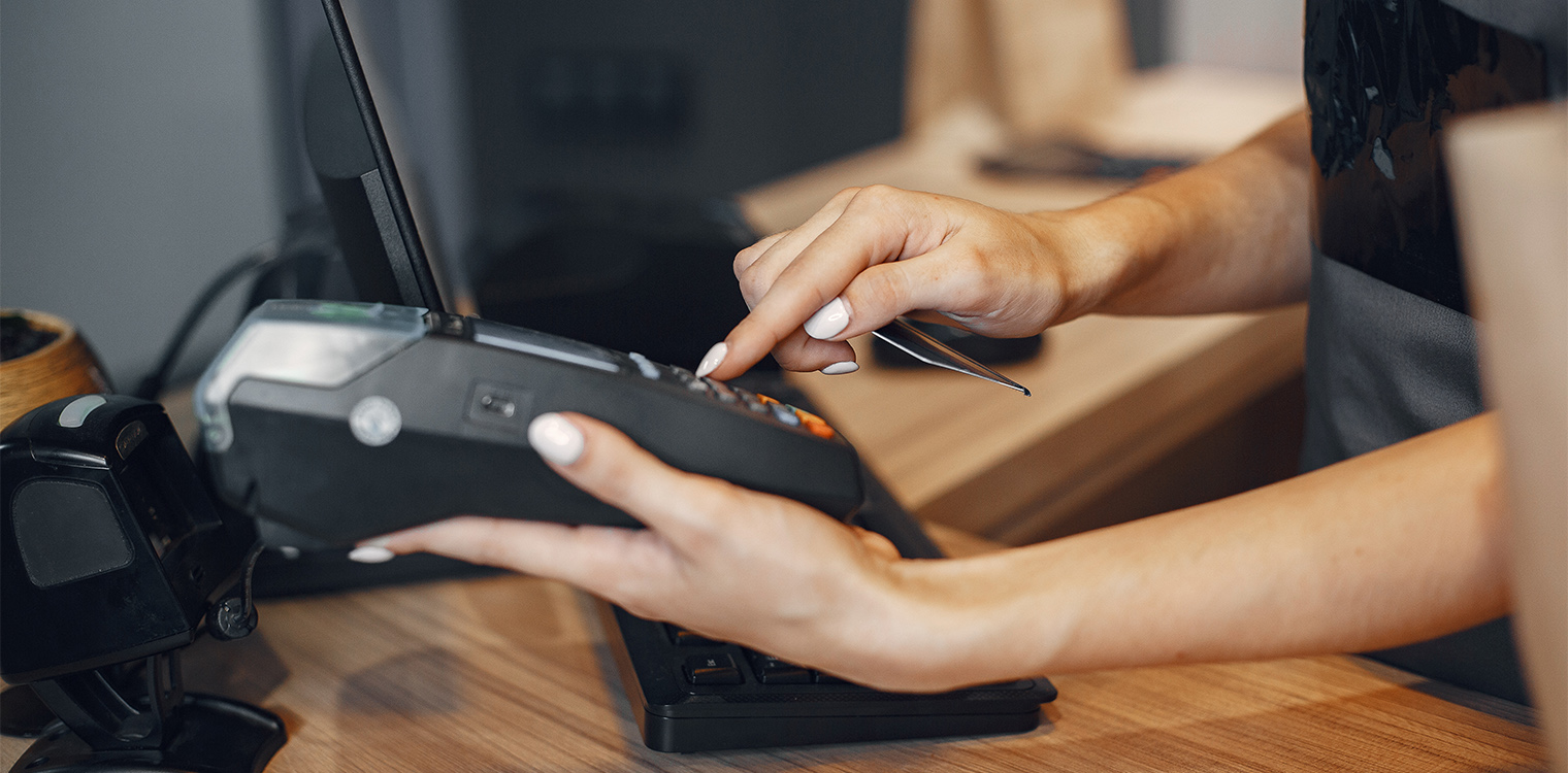 Διασύνδεση ταμειακών - POS: Ανοιχτή η πλατφόρμα για τα ραντεβού του Απριλίου