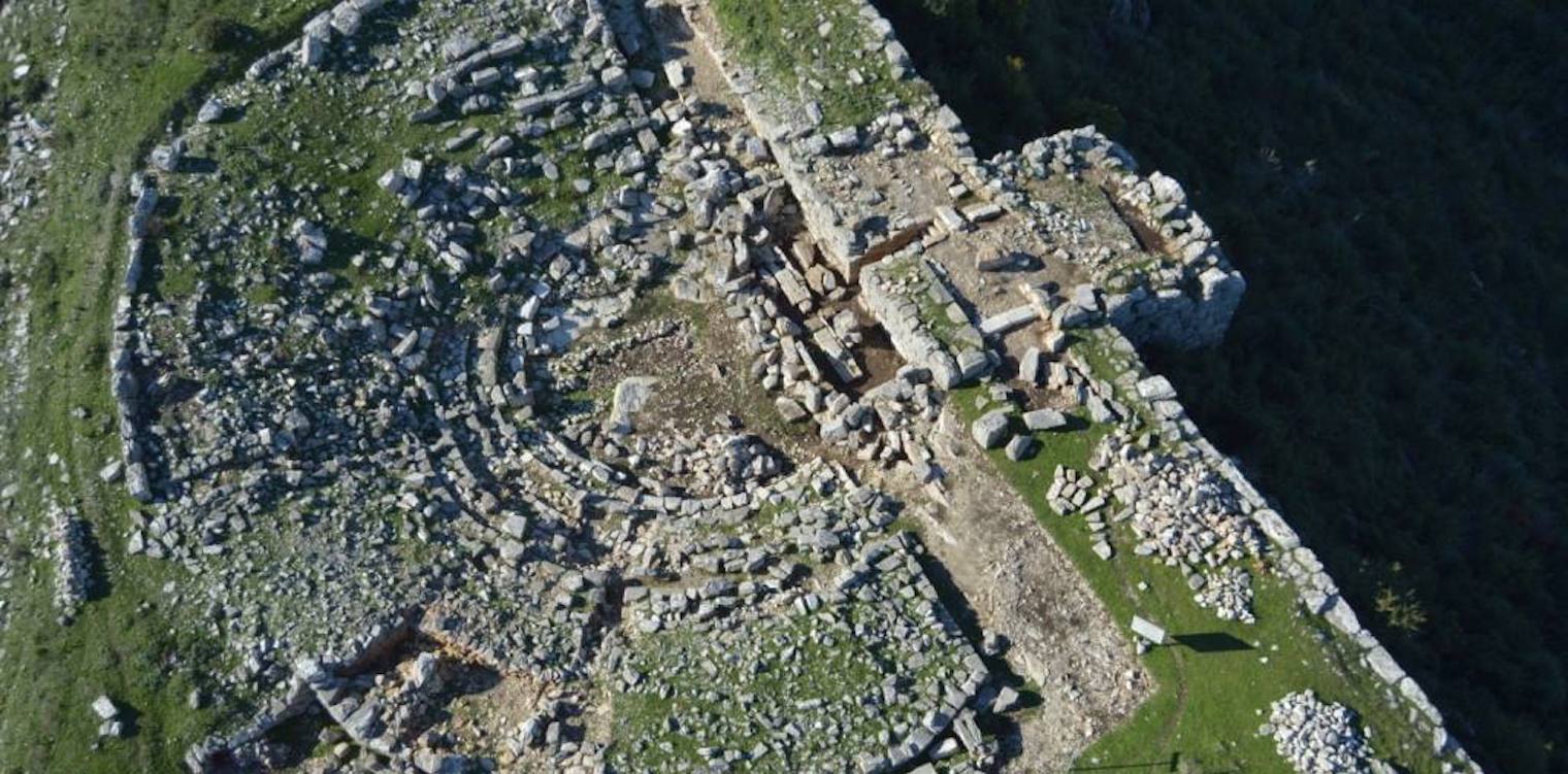 Αίπυ: Εργασίες αποκατάστασης στο αρχαίο θέατρο της Πλατιάνας 
