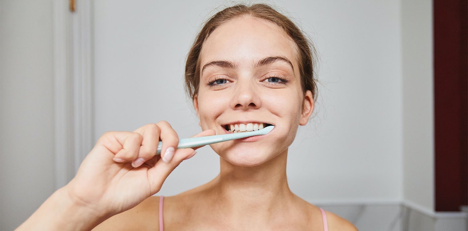 Τα 10 λάθη που πιθανόν κάνετε όταν πλένετε τα δόντια σας