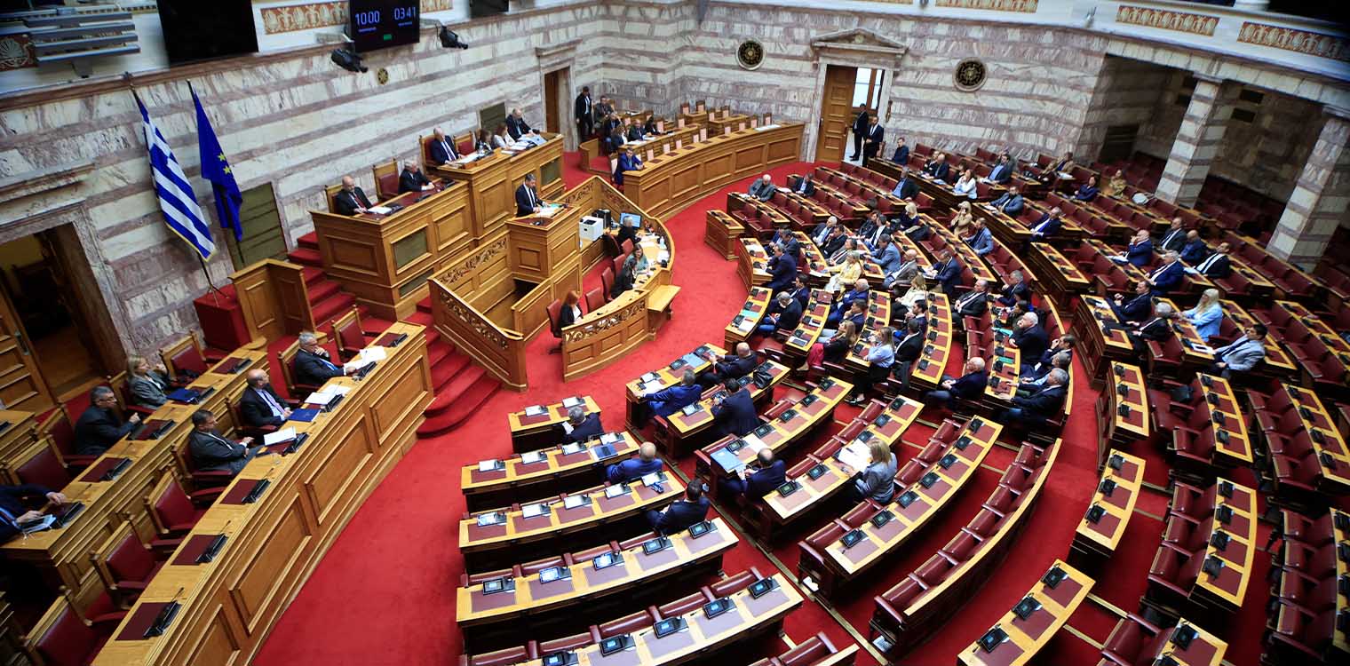 Live: Συνεχίζεται η μάχη για την πρόταση δυσπιστίας - Υψηλοί τόνοι εν αναμονή της ομιλίας Καραμανλή