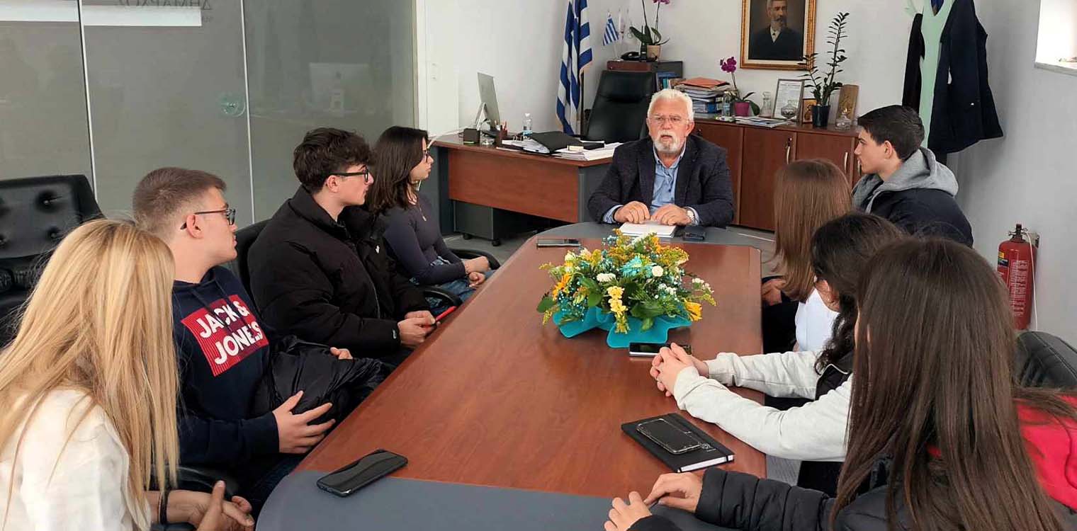 Ο Δήμαρχος Ήλιδας υποδέχθηκε μαθητές της Αμαλιάδας και συζήτησαν για την ανάπτυξη εναλλακτικών μορφών τουρισμού στο Δήμο