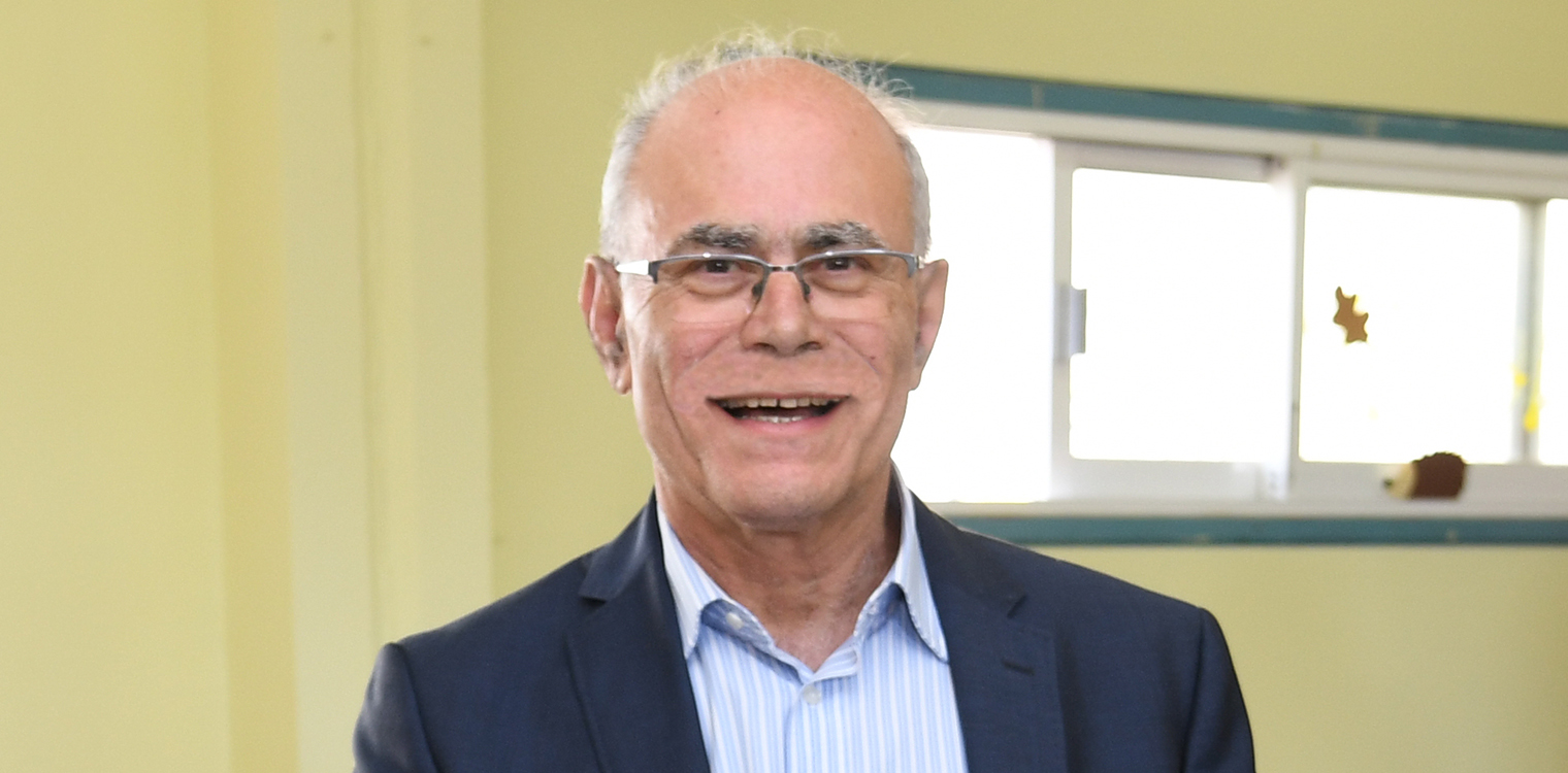 Ξύρισε το μουστάκι o Στάθης Καννής
