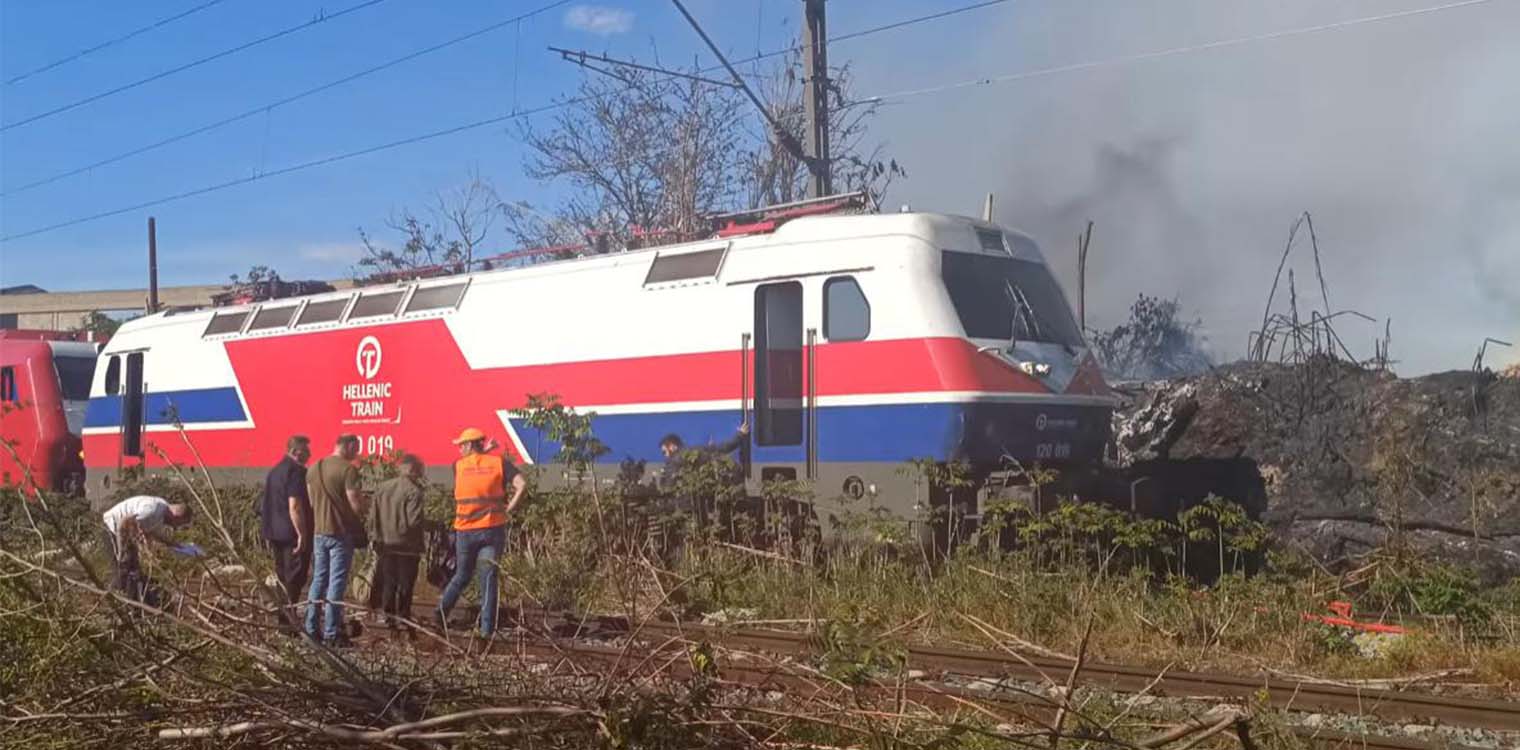 Φωτιά στον σιδηροδρομικό άξονα Θεσσαλονίκη-Ειδομένη - Φθορές σε συρμό, απειλήθηκαν μηχανοδηγοί
