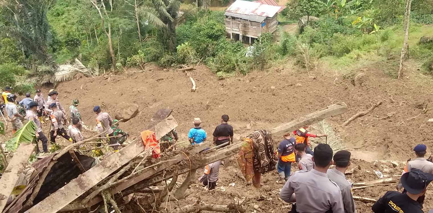 Ινδονησία: Τουλάχιστον 19 νεκροί σε κατολίσθηση (video)