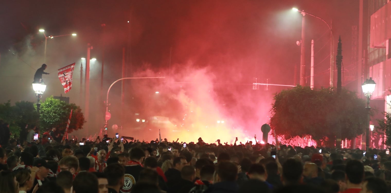 «Φέρτε μας το ευρωπαϊκό»: Φρενίτιδα στο Πασαλιμάνι μετά την πρόκριση του Ολυμπιακού