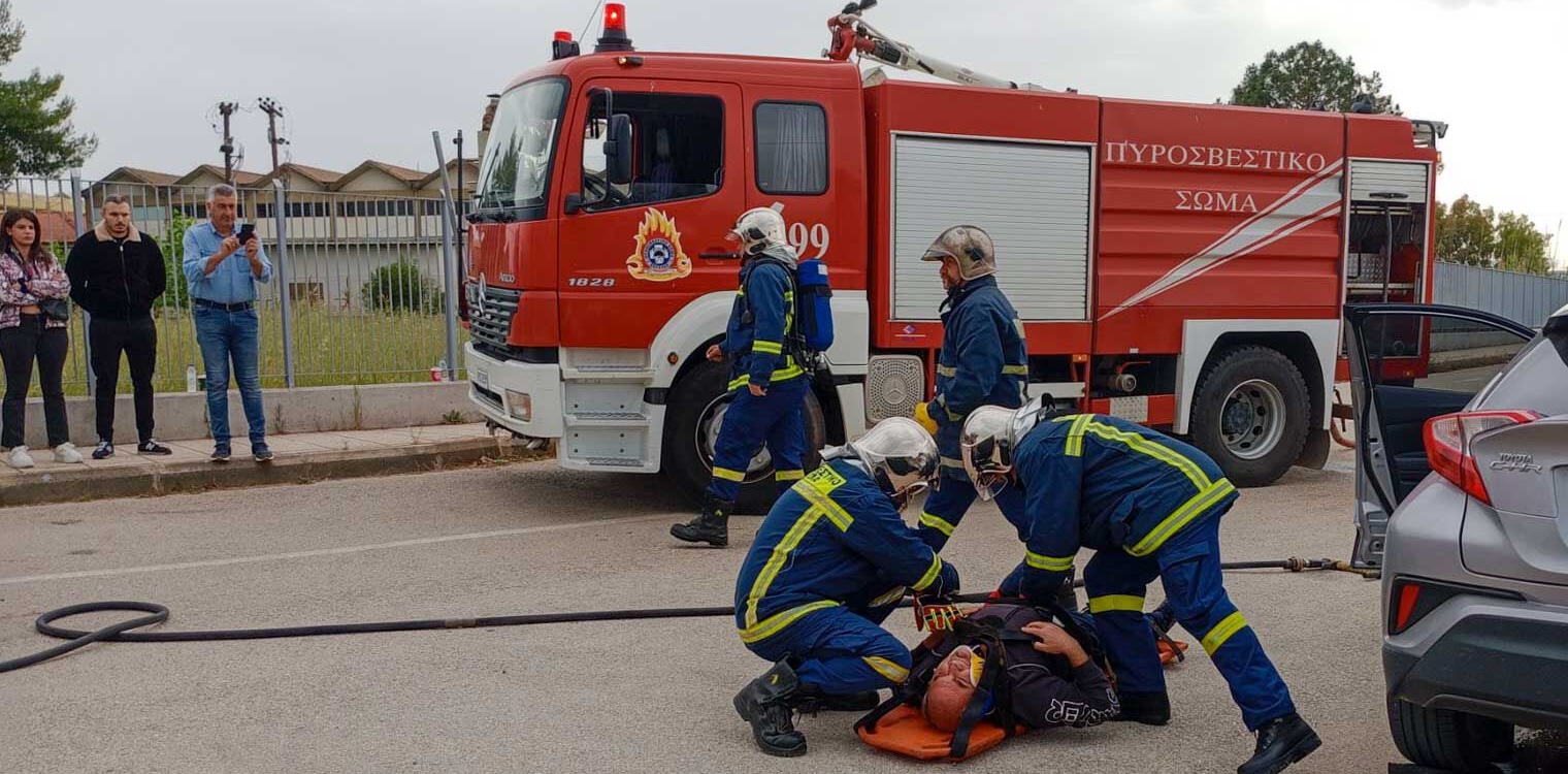 Αμαλιάδα: Άμεση κατάσβεση και απεγκλωβισμός για την άσκηση της Πυροσβεστικής Υπηρεσίας