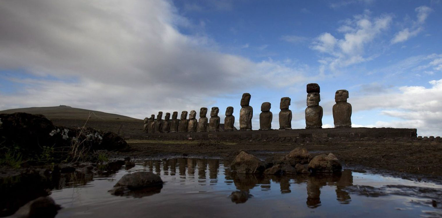 Νησί του Πάσχα: Τα εμβληματικά λίθινα αγάλματα απειλούνται από την κλιματική κρίση 