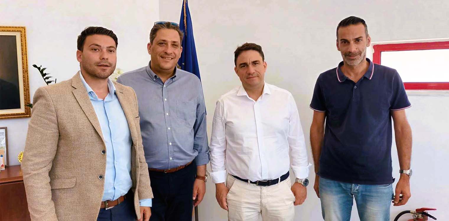 Ο γνωστός εργατολόγος και υποψήφιος ευρωβουλευτής του ΠΑΣΟΚ Κώστα Τσουκαλάς επισκέφθηκε το Δήμο Ήλιδας