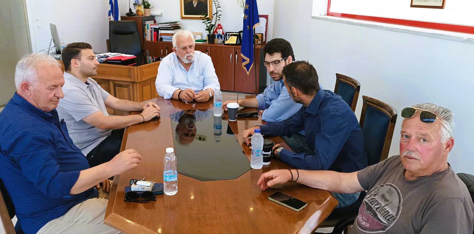 Ο νεότερος υποψήφιος ευρωβουλευτής του ΠΑΣΟΚ Λευτέρης Καρχιμάκης επισκέφτηκε το Δήμαρχο Ήλιδας