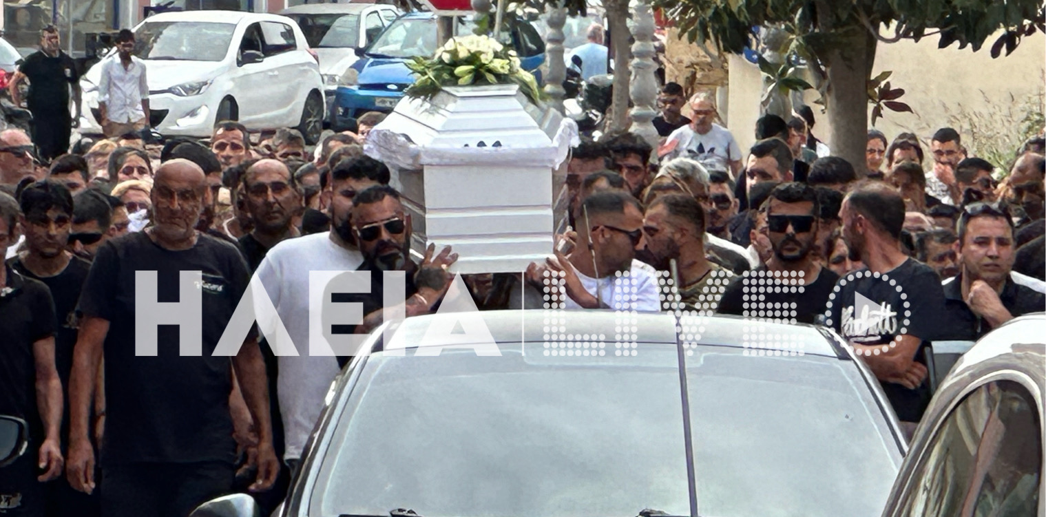 Μυρτιά Πύργου: Βαρύ το πένθος στην κηδεία της 11χρονης Βασιλικής - Την συνοδεύουν με μοιρολόγια