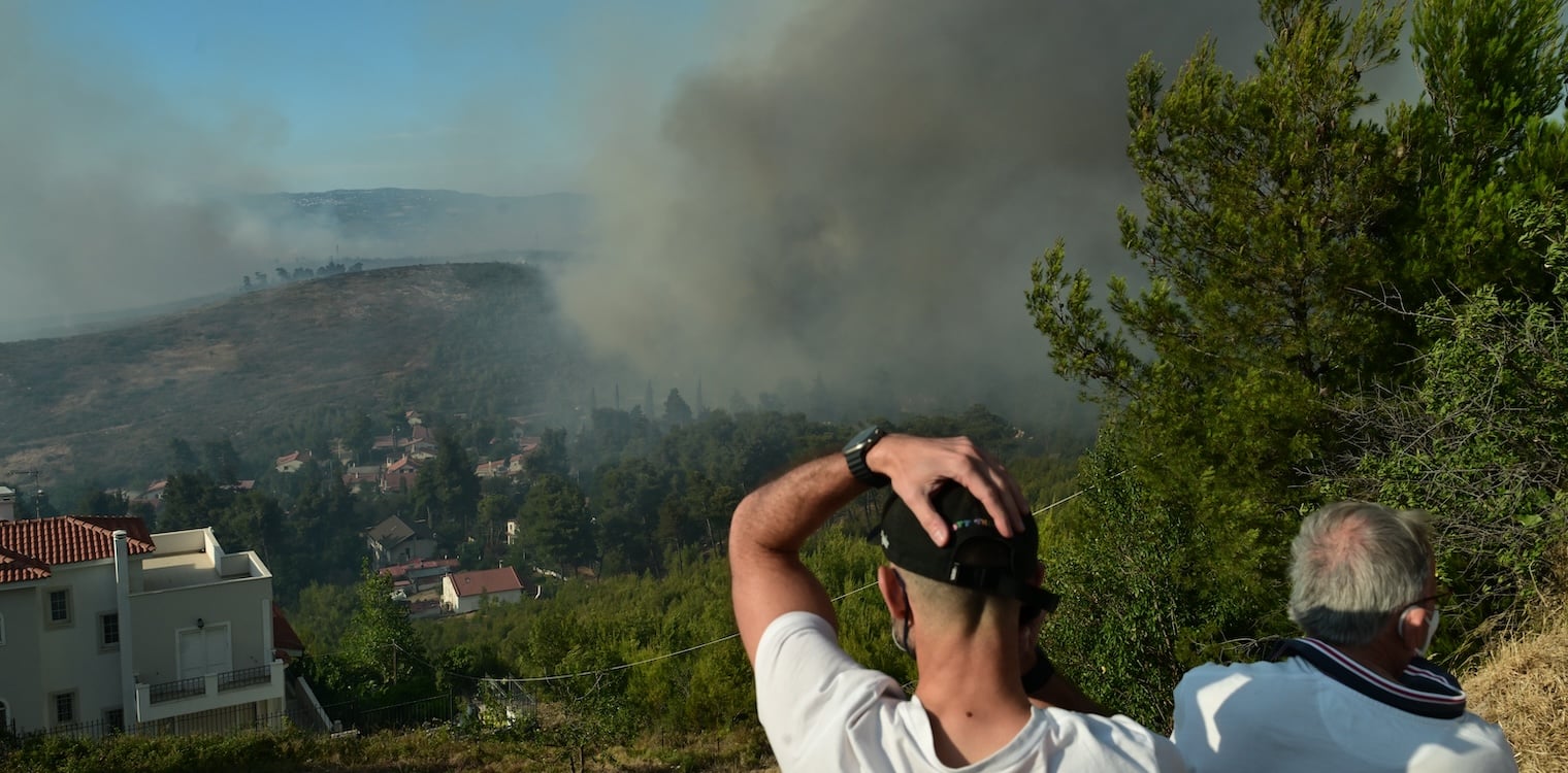 Φωτιά στη Σταμάτα: Τραγωδία με νεκρό, κάηκαν σπίτια, εκκένωση οικισμών - Αναζωπύρωση στην Κερατέα