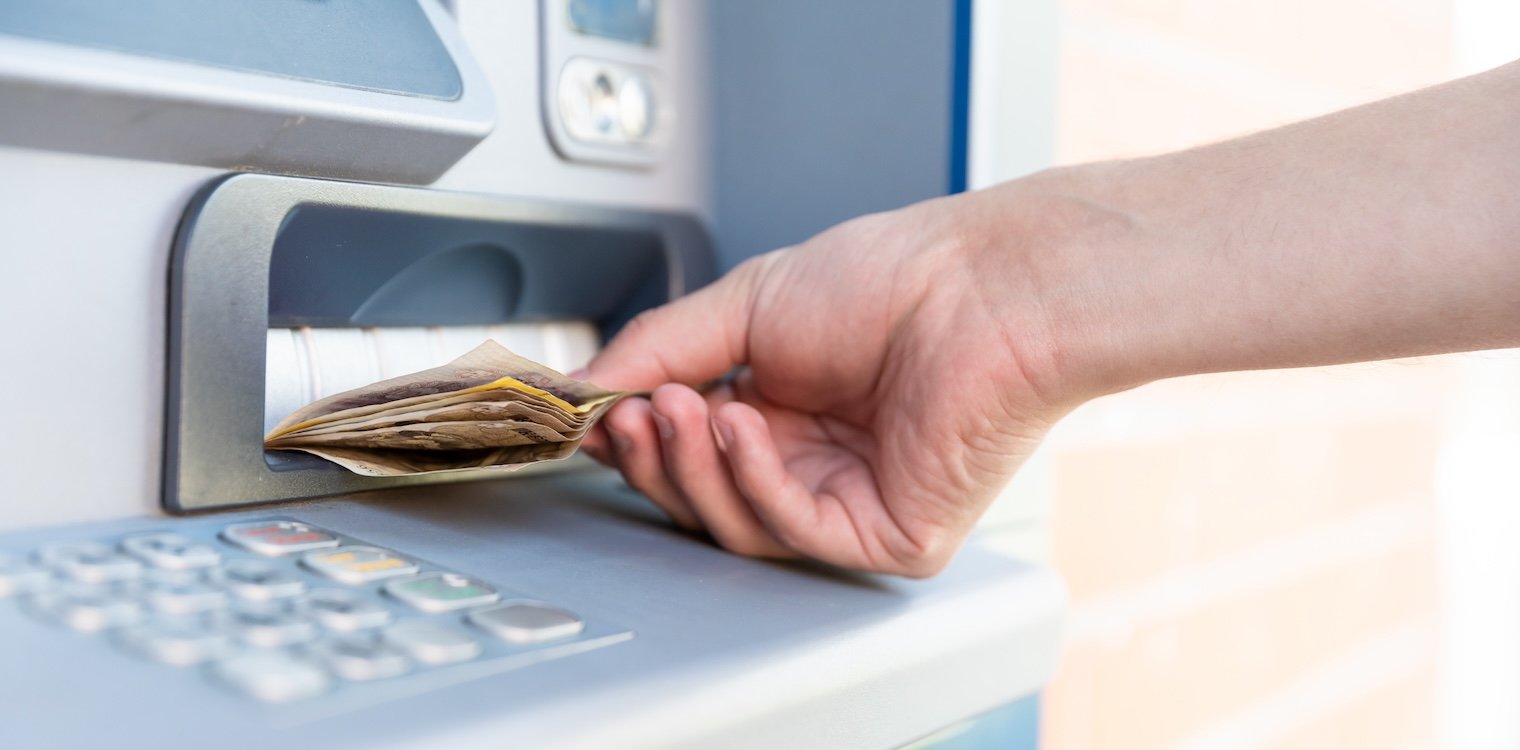 Αμαλιάδα: 77χρονη εξαπατήθηκε και της πήραν 6000 ευρώ - Ο δράστης “σήκωσε” τα χρήματα στην Καλαμαριά