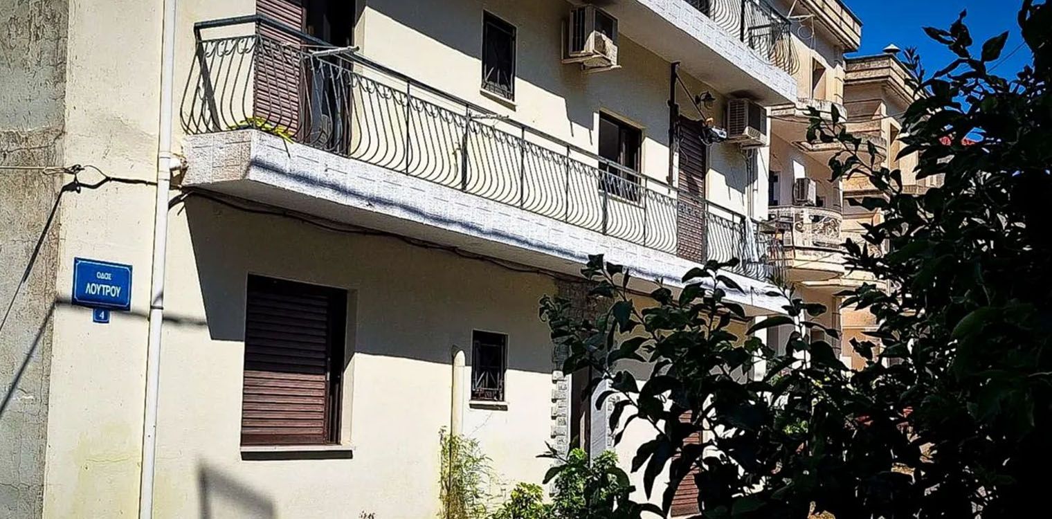 Αμφιλοχία: Θρήνος στο τελευταίο «αντίο» στην 36χρονη Αρετή που δολοφονήθηκε από τον σύζυγό της