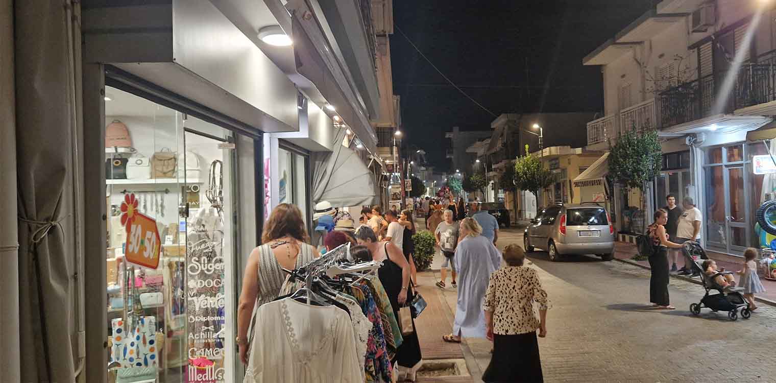 Σε συνδιοργάνωση του Εμποροεπαγγελματικού Συλλόγου Βαρθολομιού και του Δήμου Πηνειού με θετικό πρόσημο η Λευκή Νύχτα