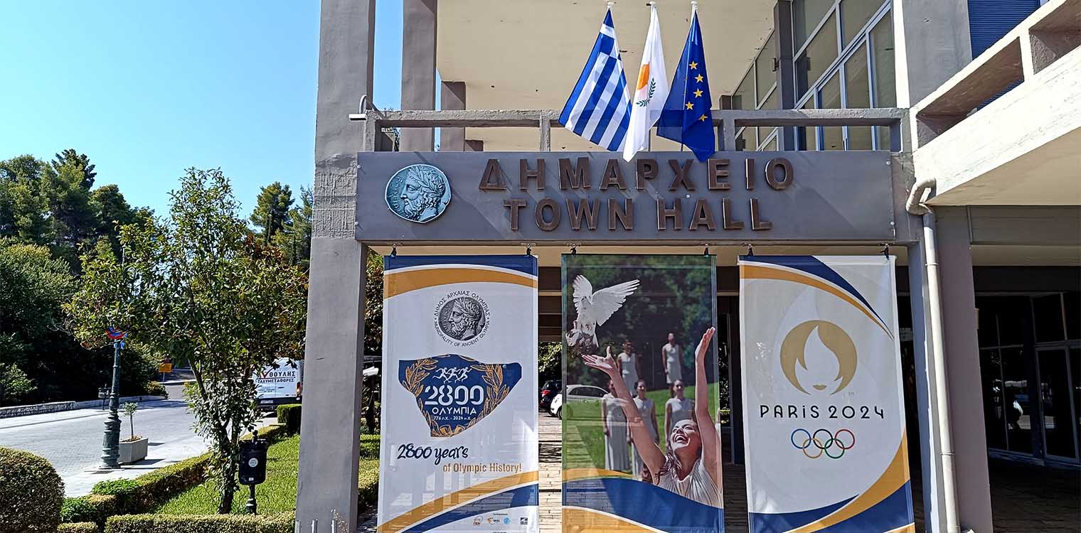 Η σημαία της Κύπρου κυματίζει στο Δημαρχείο Αρχ. Ολυμπίας