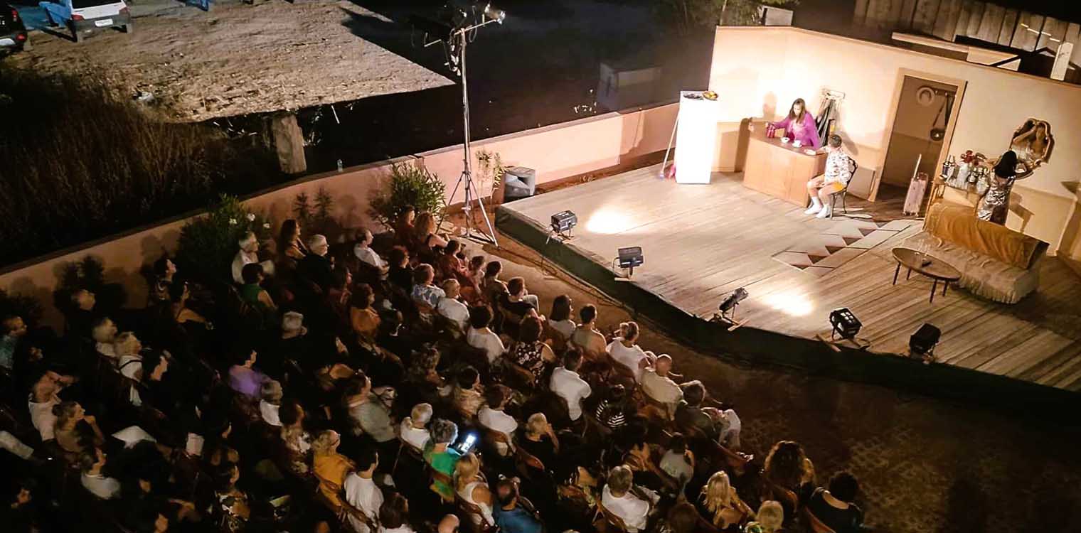 Κατάμεστο το Τατάνειο για την παράταση του ΔΗΠΕΘΕ Αγρινίου “Μια φορά στις 15” που πραγματοποιήθηκε με είσοδο ελεύθερη για το κοινό