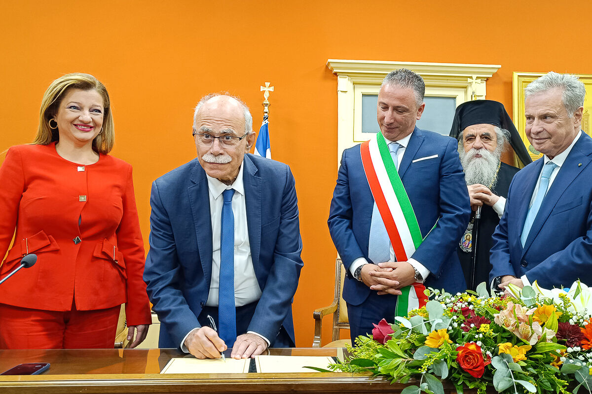 Adelfopoiisi Pirgos 12