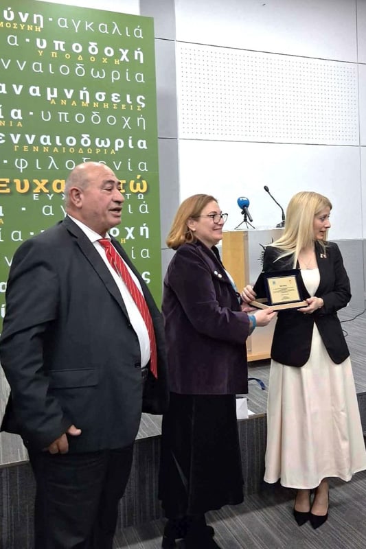 lefkoma asynodeuton kuprou 4