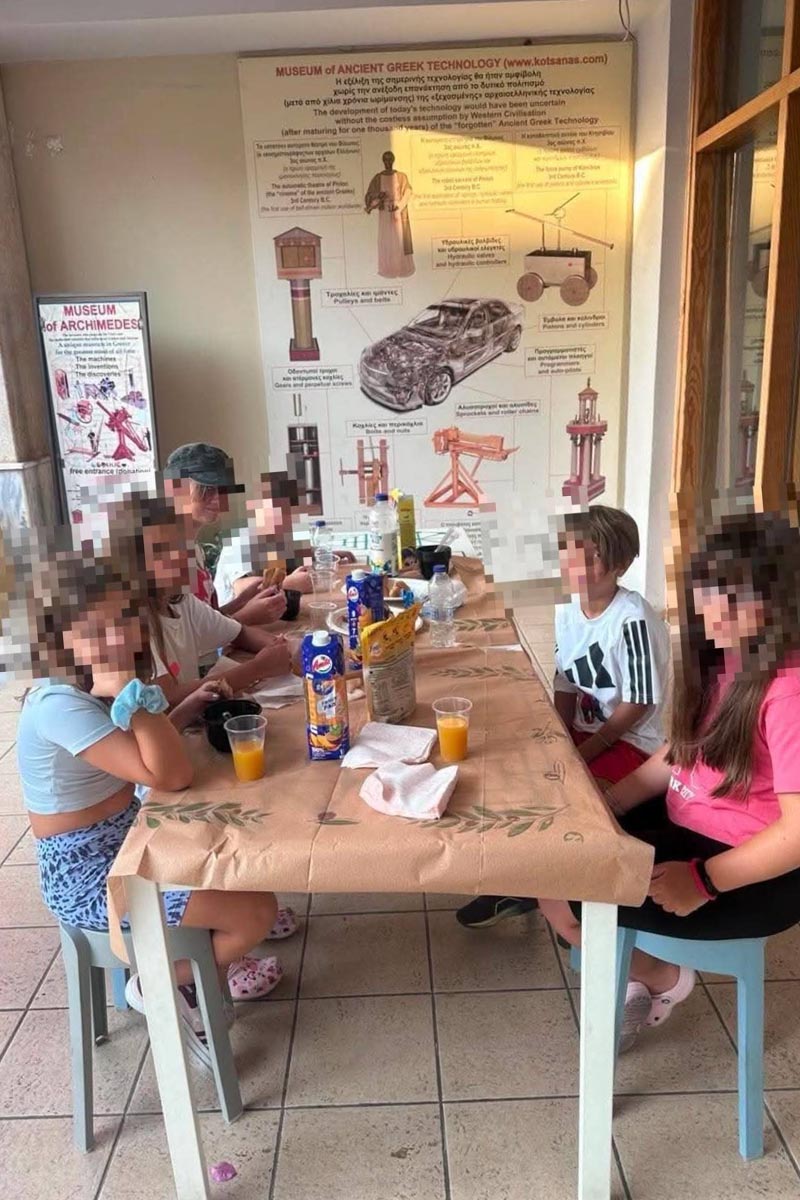dt nuxta sto mouseio 11