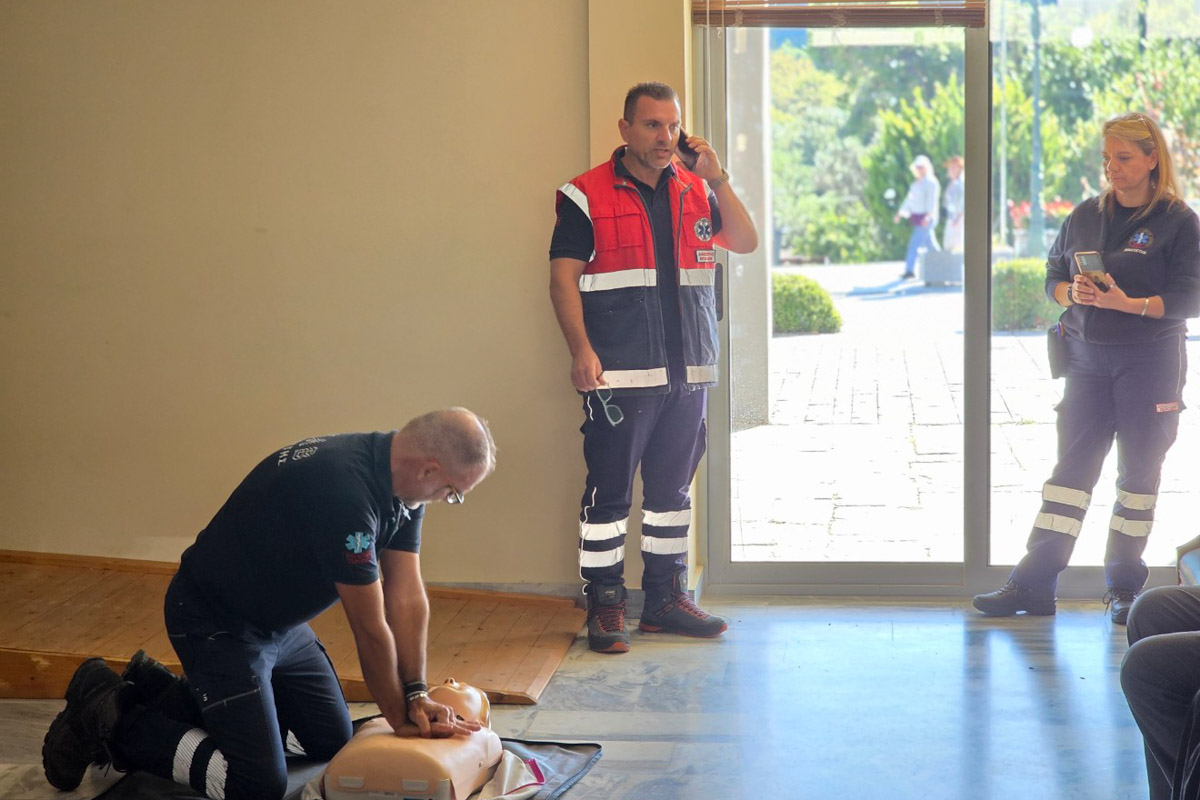dt EKAB pagkosmia imera epanekkinisis kardias 4