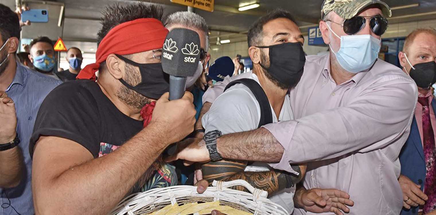 Survivor - Τριαντάφυλλος: «Χαμός» στο αεροδρόμιο για την επιστροφή του - Τα συνθήματα και οι θαυμαστές