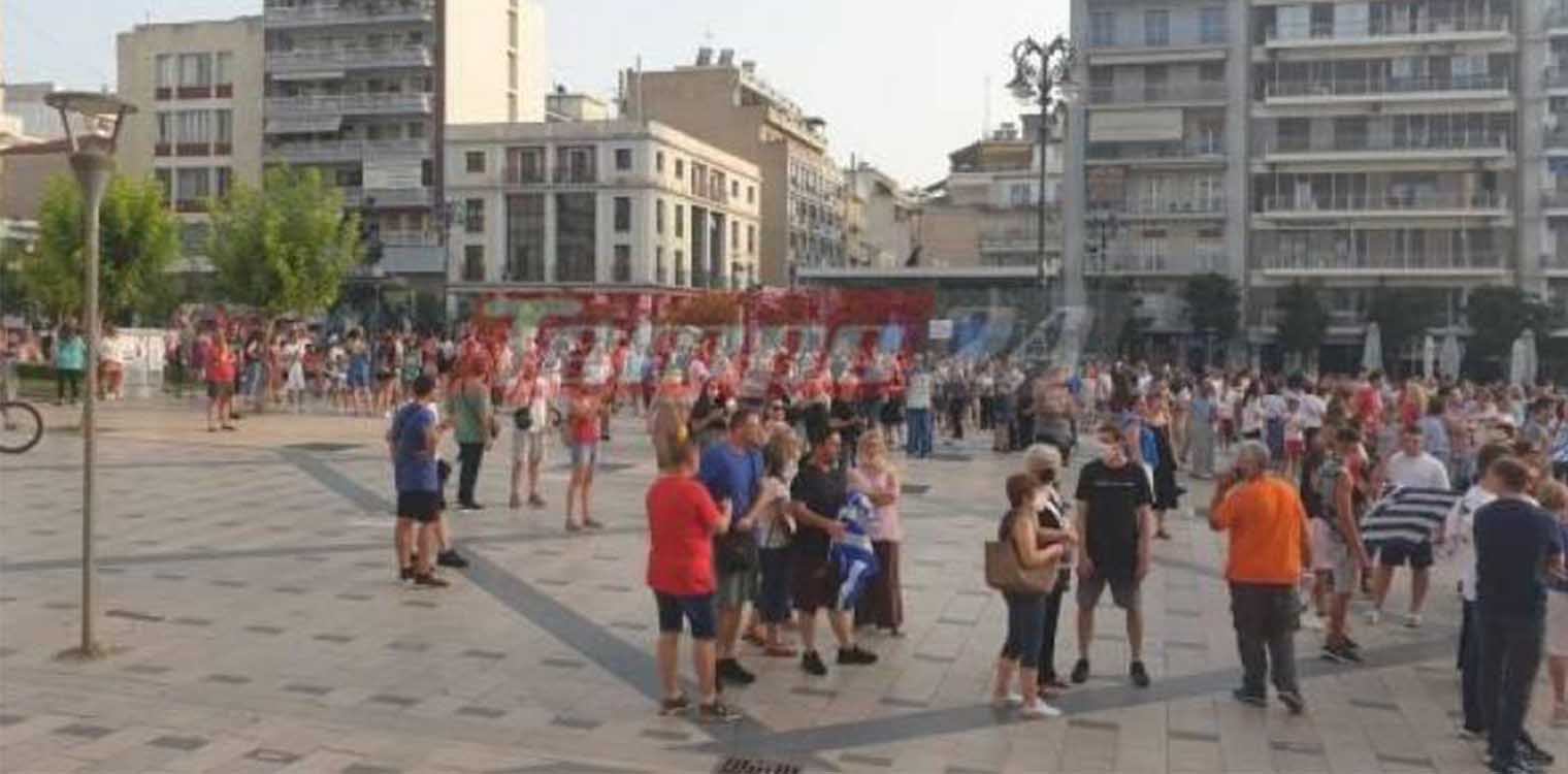 Πάτρα: Συγκέντρωση αντιεμβολιαστών στην Πλατεία Γεωργίου (photos - videos)
