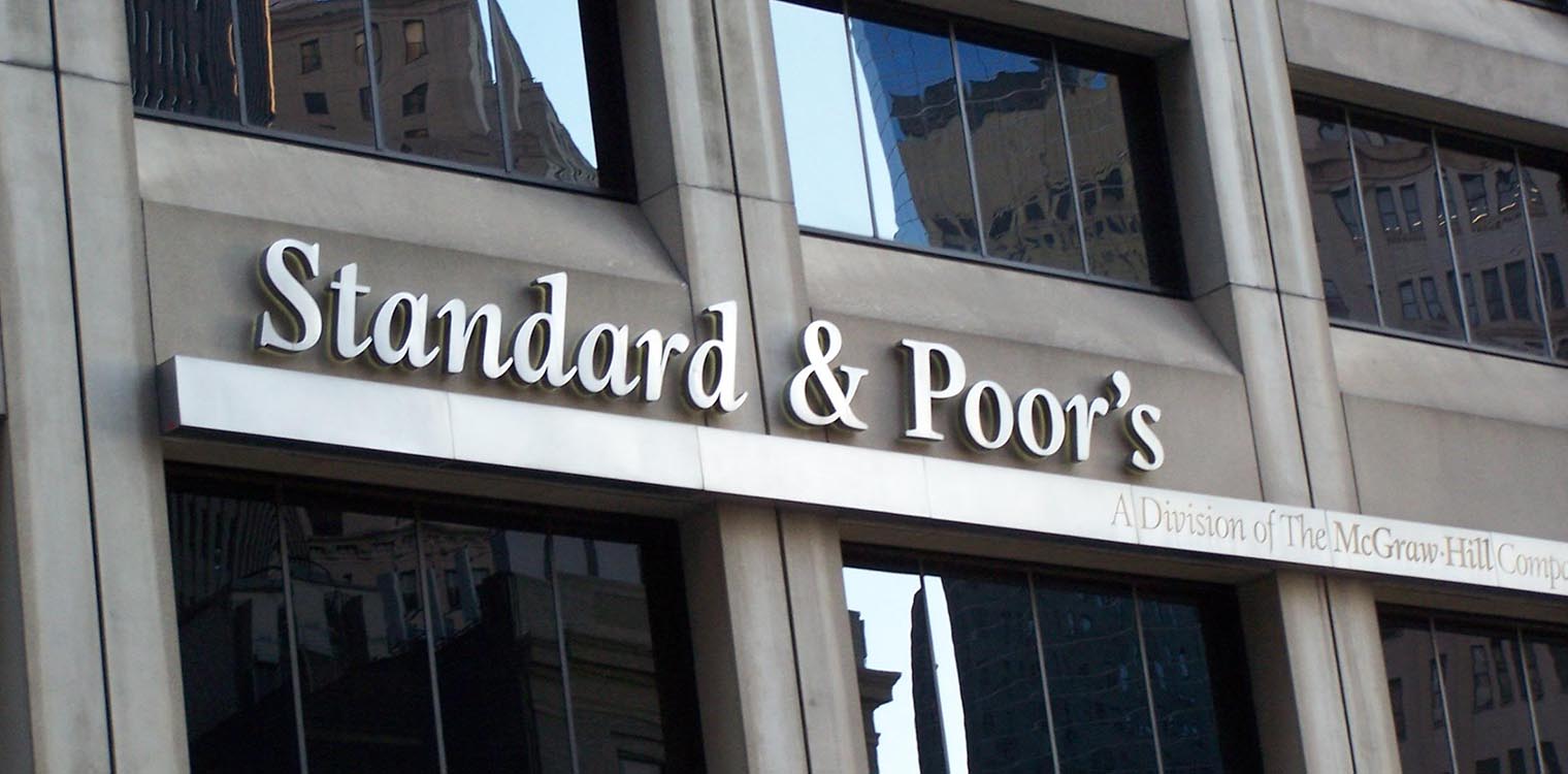 Αναβάθμιση από Standard &amp; Poor's: Οι λόγοι που ώθησαν τον οίκο αξιολόγησης σε αυτή την απόφαση – Πότε θα μειωθεί ο πληθωρισμός