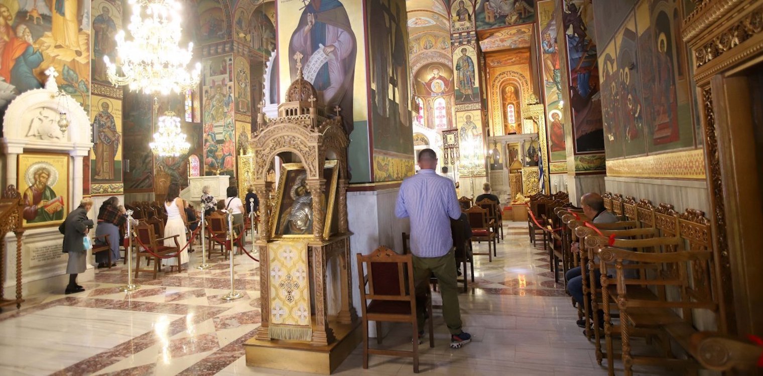 Με... τηλεφωνική κράτηση οι πιστοί στις εκκλησίες τα Χριστούγεννα στα Ιωάννινα
