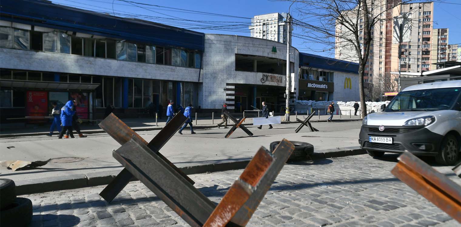 Νέα απαγόρευση κυκλοφορίας στο Κίεβο - Τι κρύβεται πίσω από τη ρωσική ανακοίνωση ότι η εισβολή περνάει στη «β' φάση»
