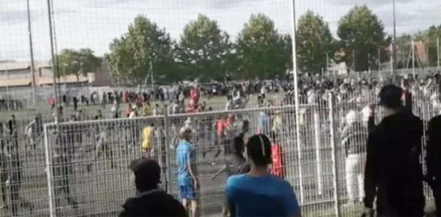 Βίντεο: Σοκ με το «ντου» 400 ατόμων σε ποδοσφαιρικό ματς στην Γαλλία