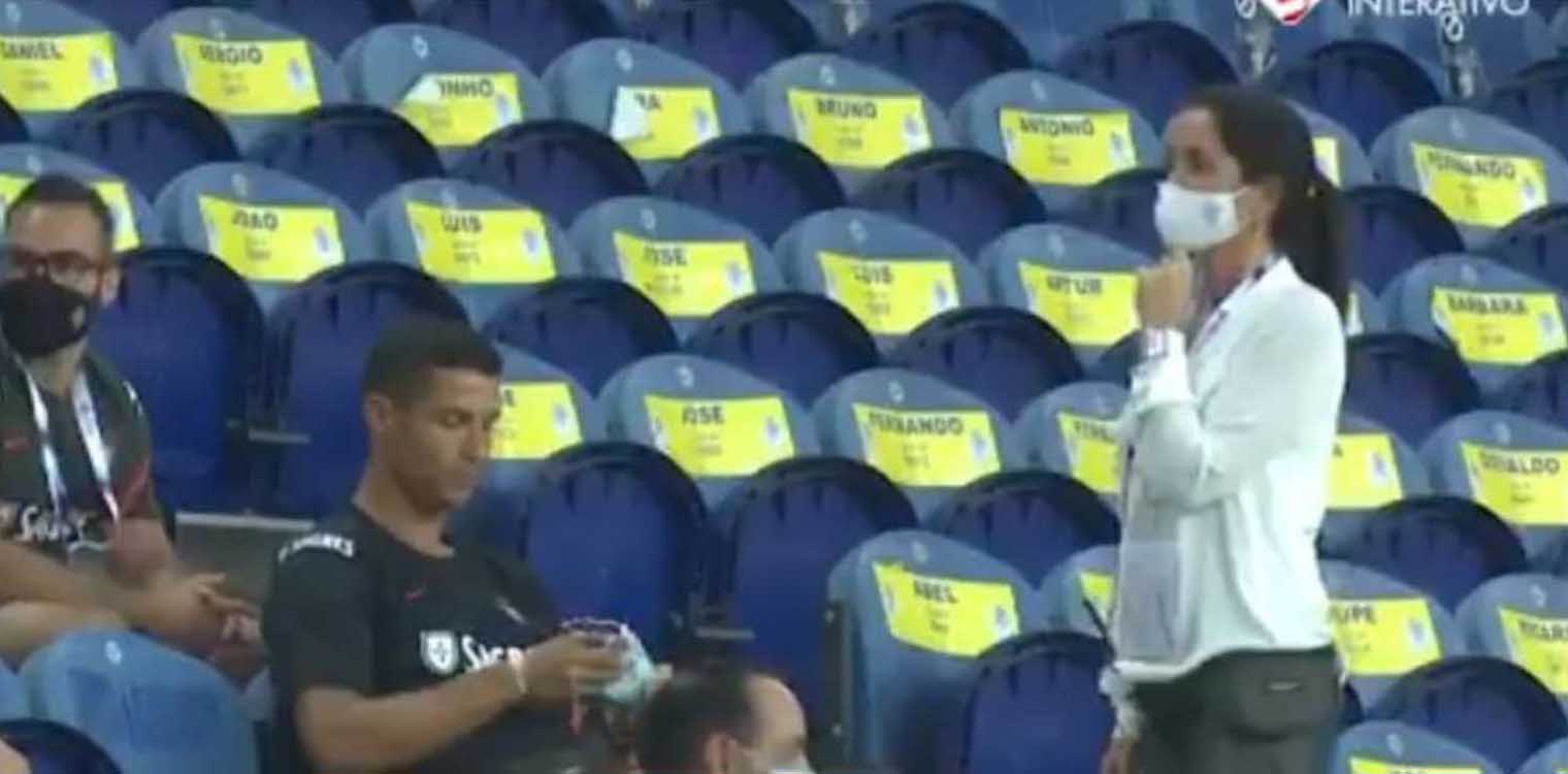 Κριστιάνο Ρονάλντο: Του έγινε παρατήρηση επειδή δεν φορούσε μάσκα στην εξέδρα - Δείτε βίντεο