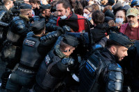 Φλέγεται η Γαλλία: Επεισόδια με δακρυγόνα και πυροτεχνήματα σε Παρίσι, Μασσαλία, Λυών - Αγγίζουν τις 300 οι συλλήψεις