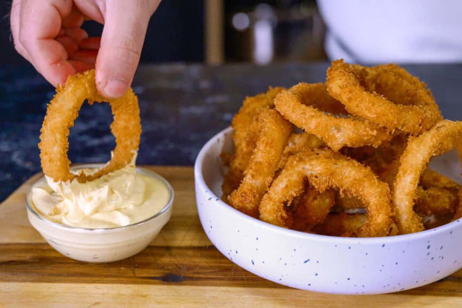 Τραγανά Onion Rings με χρυσαφένια Κρούστα!!
