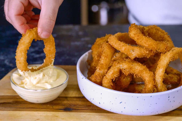 Τραγανά Onion Rings με χρυσαφένια Κρούστα!!