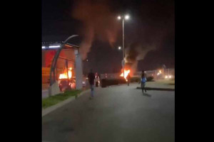 Νότια Αφρική: Χάος από μάχες μεταξύ οδηγών ταξί - Ένας νεκρός από πυροβολισμούς (video)