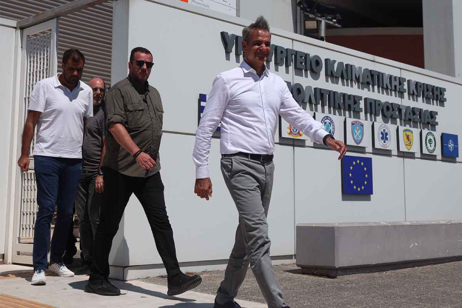 Κυριάκος Μητσοτάκης: Στο Εθνικό Συντονιστικό Κέντρο ο πρωθυπουργός - Σύσκεψη για τις φωτιές