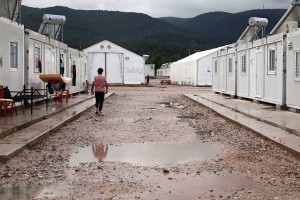 Εξέγερση σε δομή μεταναστών στις Σέρρες – Απέδρασαν κόβοντας τα συρματοπλέγματα