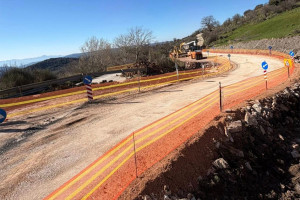 Δύο παράλληλες παρεμβάσεις για την αποκατάσταση της πρόσβασης προς τη Δίβρη – Σε λειτουργία η προσωρινή παράκαμψη στην Ε.Ο. 111