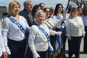 Ρόδος - Η κυρία Σοφία ετών 82, μαθήτρια Εσπερινού, παρέλασε περήφανα μπροστά σε χιλιάδες κόσμου