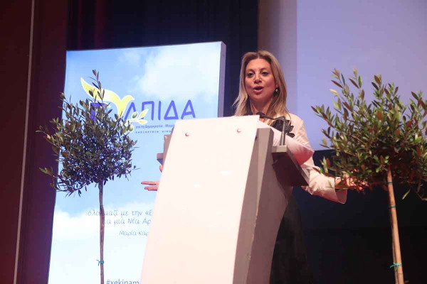 Πρεμιέρα για το κόμμα Καρυστιανού με Αυγερινό και Μουτσάτσου