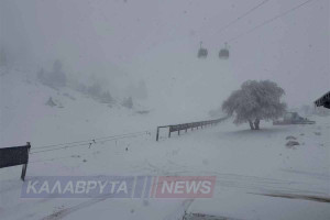 Καλάβρυτα: Φρέσκο χιόνι στον Χελμό (photos)