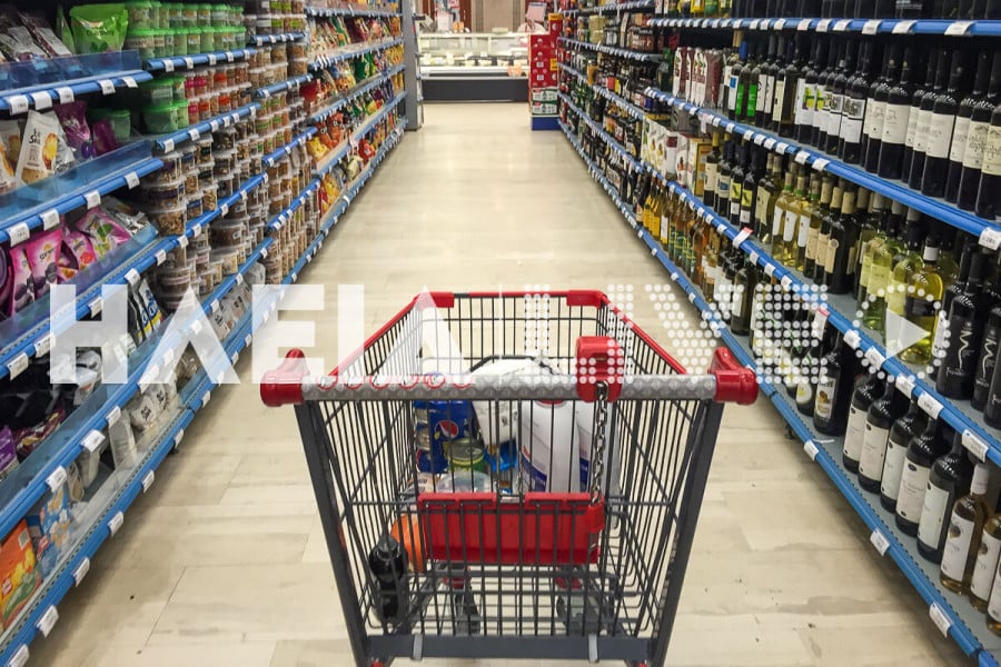 Η μέγγενη της ακρίβειας πιέζει ασφυκτικά το διαθέσιμο εισόδημα – Στα ύψη παραμένουν οι τιμές των τροφίμων