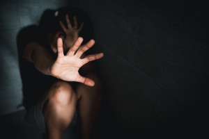 Πύργος: Κατήγγειλε τον αλλοδαπό σύντροφό της για ενδοοικογενειακή βία - Απειλούσε να την κάψει