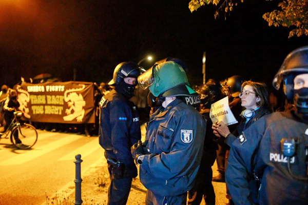 Βερολίνο: Ελεύθερη η όμηρος που κρατούνταν σε σούπερ μάρκετ από ένοπλο για 11 ώρες