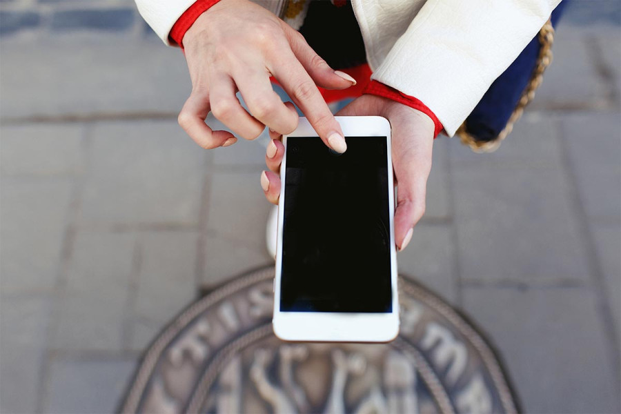 Phone Free February: Η τάση που μας προκαλεί να μείνουμε μακριά από τα κινητά μας για έναν μήνα