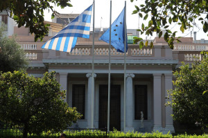 Σε δικαστικό σπιράλ το Μαξίμου, αντιμέτωπο με καθετοποιημένη διαφθορά - Οι εκλογές θα διεξαχθούν με φόντο ανοιχτές δικαστικές υποθέσεις