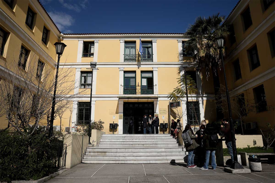 Πώς πέρασε το όπλο ο δικηγόρος στα δικαστήρια Ευελπίδων, το κενό νόμου και τα σοβαρά ερωτήματα ασφάλειας