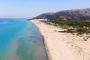 Αχαΐα: Αναβλήθηκε η δίκη για την Παραλία της Καλόγριας