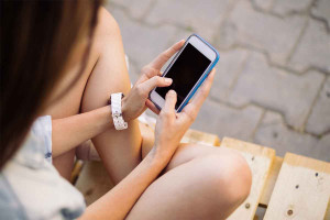 Μελέτη: Τα smartphones μπορεί να προκαλέσουν αυτοκτονικές σκέψεις στα παιδιά
